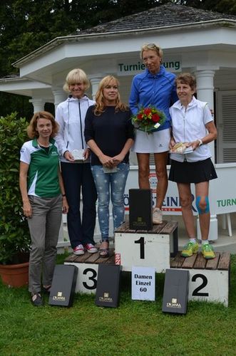 Siegerehrung Damen-Einzel 60, 3. Platz Brigitta Friedl